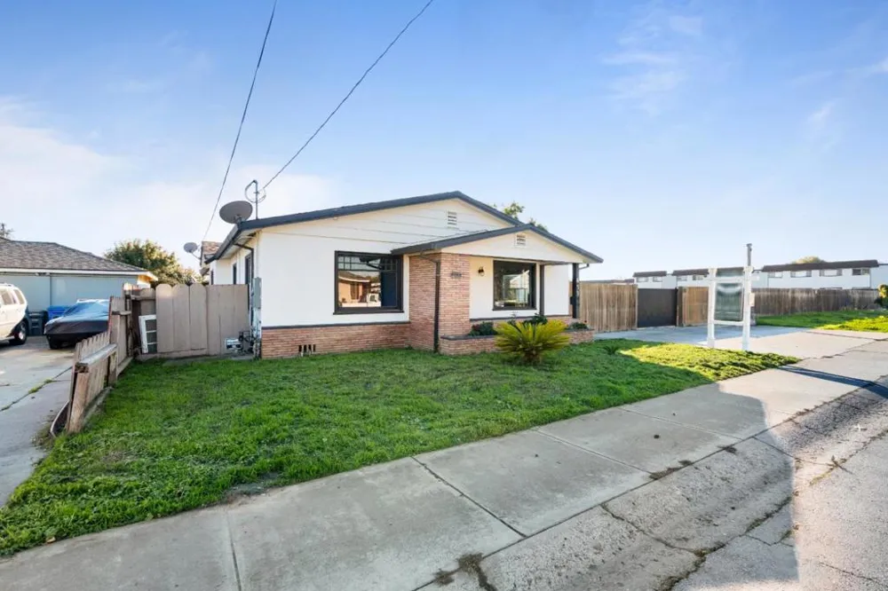 653 South Street Hollister, CA 95023