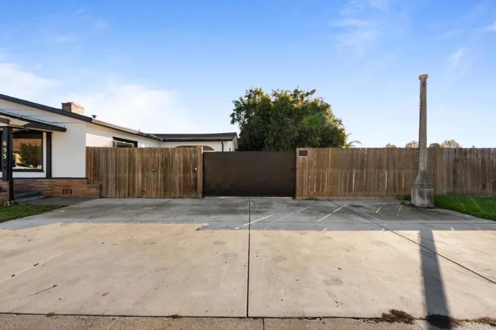 653 South Street Hollister, CA 95023
