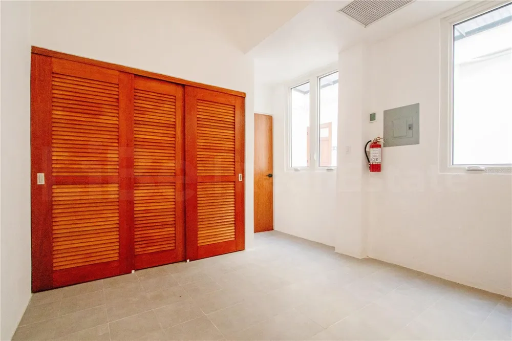319 RECINTO SUR STREET #2 San Juan, PR 00901