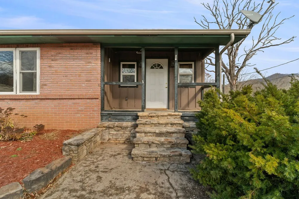 Claude Arnold Road Franklin, NC 28734