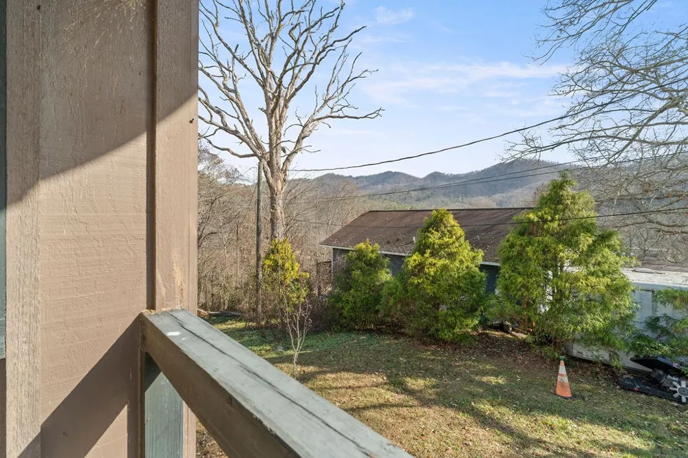 Claude Arnold Road Franklin, NC 28734