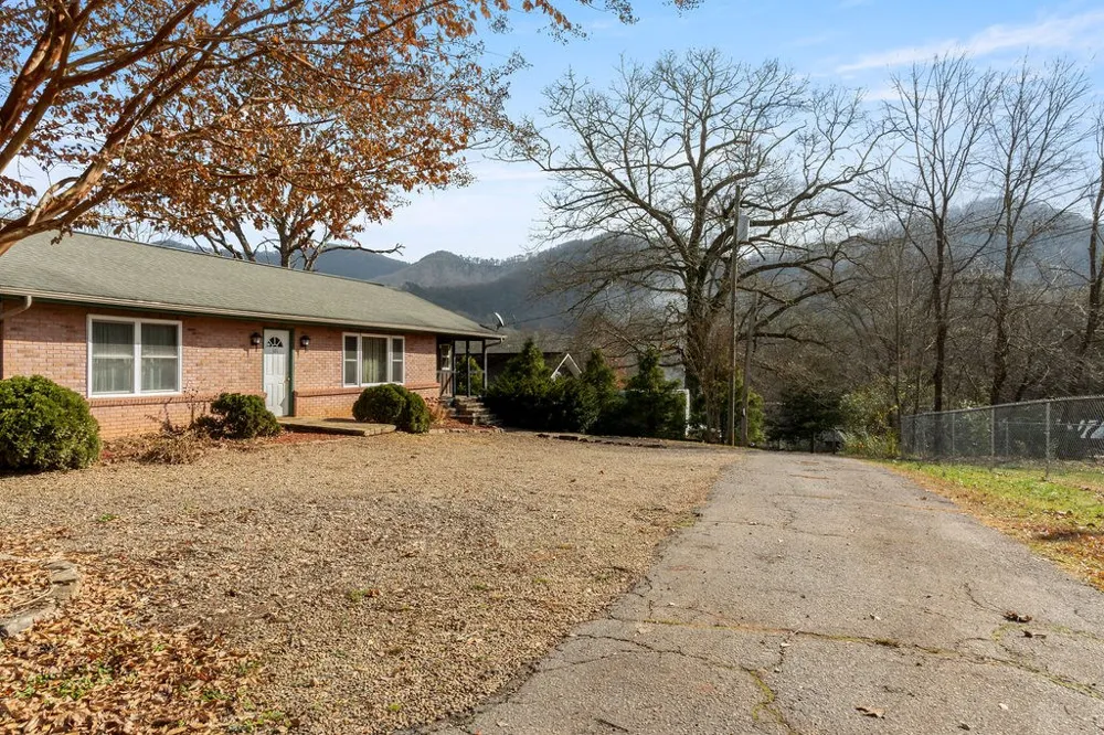 Claude Arnold Road Franklin, NC 28734