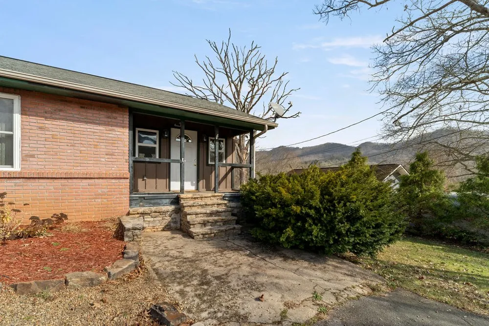 Claude Arnold Road Franklin, NC 28734