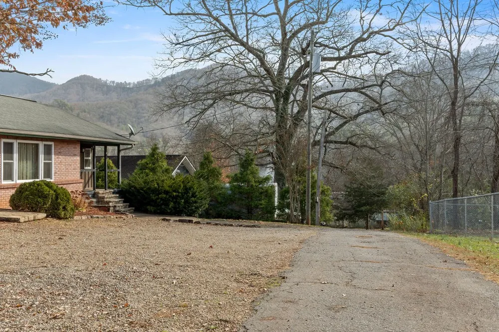 Claude Arnold Road Franklin, NC 28734