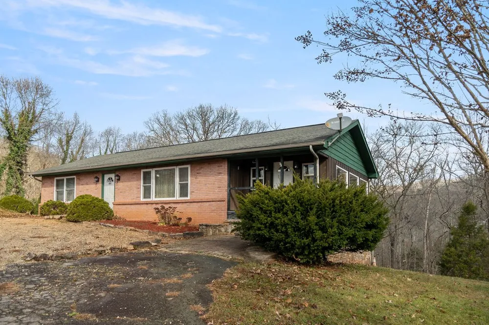 Claude Arnold Road Franklin, NC 28734