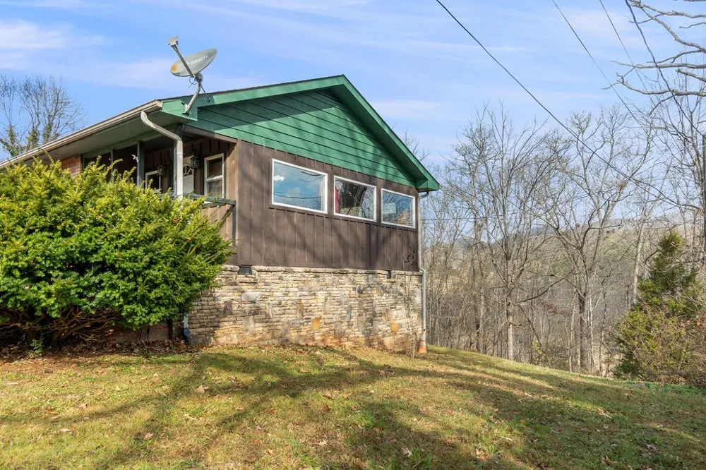 Claude Arnold Road Franklin, NC 28734