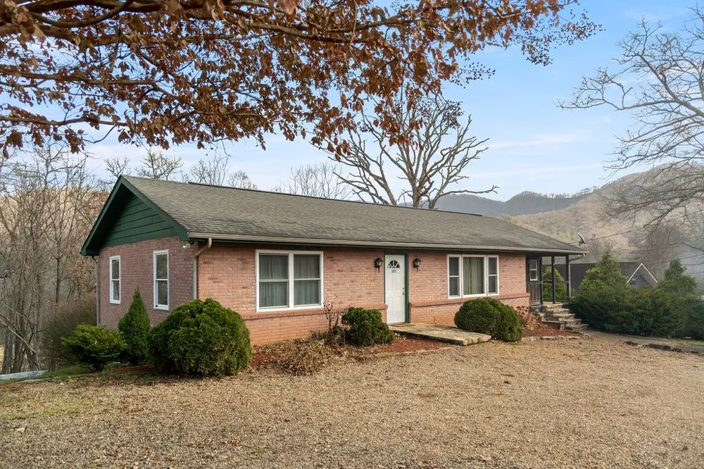 Claude Arnold Road Franklin, NC 28734
