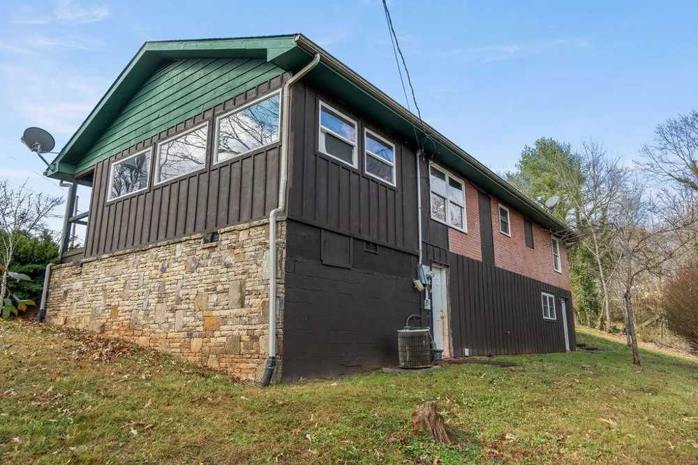 Claude Arnold Road Franklin, NC 28734