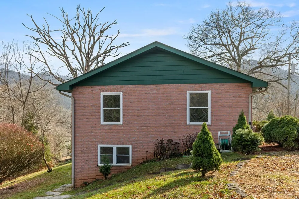 Claude Arnold Road Franklin, NC 28734