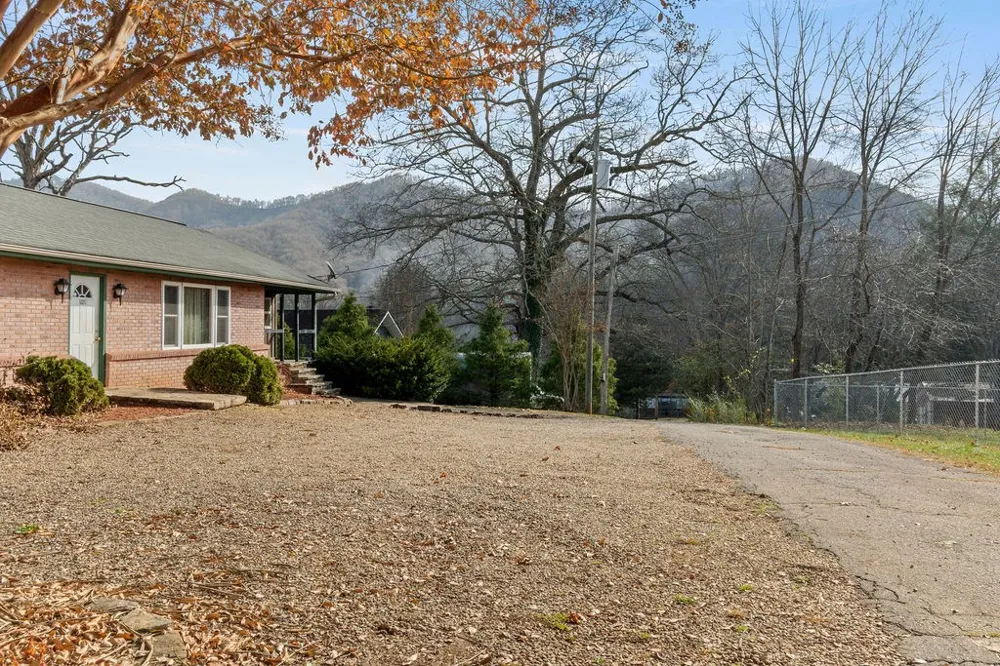 Claude Arnold Road Franklin, NC 28734