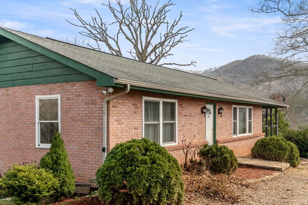 Claude Arnold Road Franklin, NC 28734