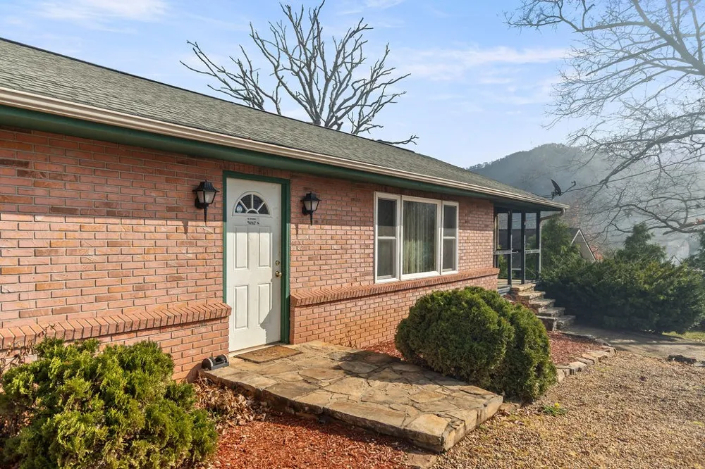 Claude Arnold Road Franklin, NC 28734