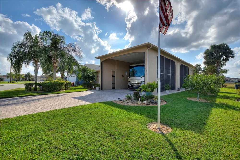 548 NARROW POND ROAD Polk City, FL 33868
