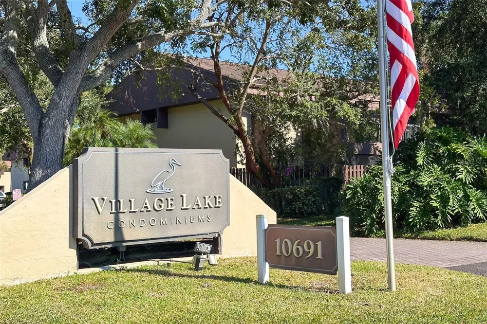 735 S VILLAGE DRIVE #206 St Petersburg, FL 33716