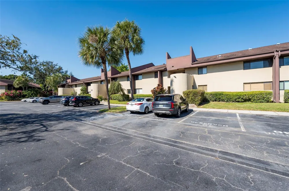 735 S VILLAGE DRIVE #206 St Petersburg, FL 33716