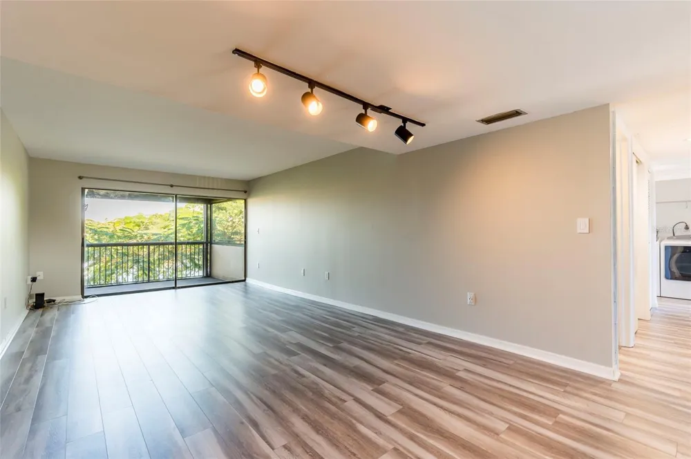 735 S VILLAGE DRIVE #206 St Petersburg, FL 33716