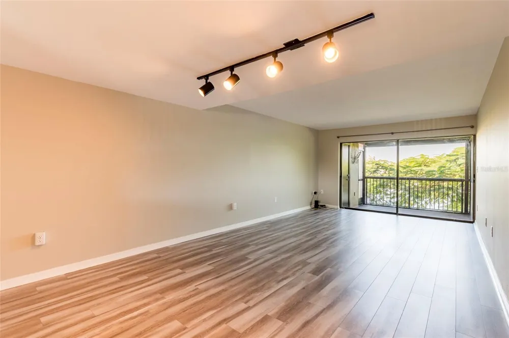 735 S VILLAGE DRIVE #206 St Petersburg, FL 33716