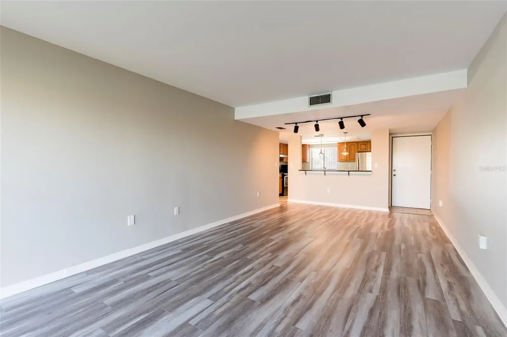 735 S VILLAGE DRIVE #206 St Petersburg, FL 33716