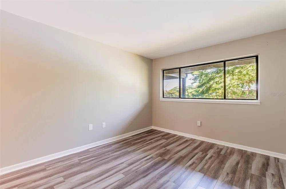 735 S VILLAGE DRIVE #206 St Petersburg, FL 33716