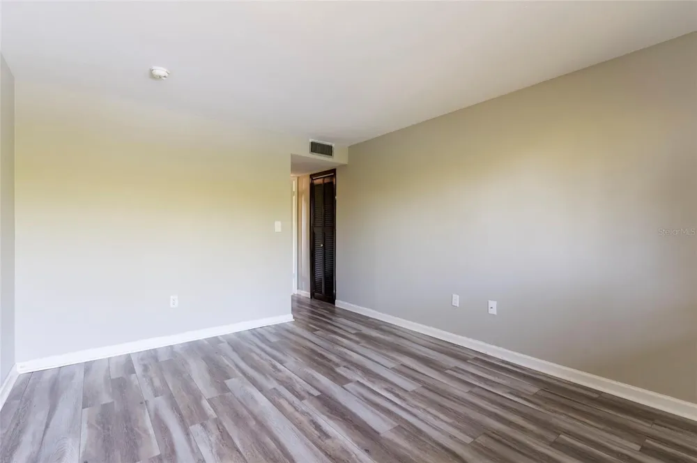735 S VILLAGE DRIVE #206 St Petersburg, FL 33716