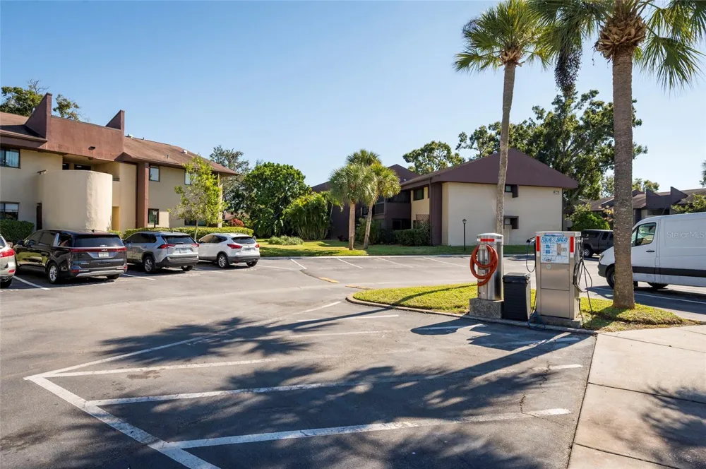 735 S VILLAGE DRIVE #206 St Petersburg, FL 33716