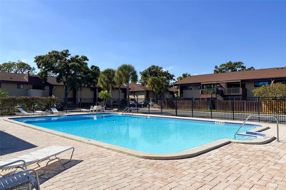 735 S VILLAGE DRIVE #206 St Petersburg, FL 33716