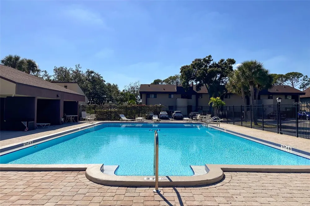 735 S VILLAGE DRIVE #206 St Petersburg, FL 33716