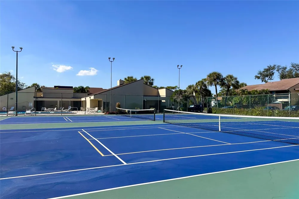 735 S VILLAGE DRIVE #206 St Petersburg, FL 33716
