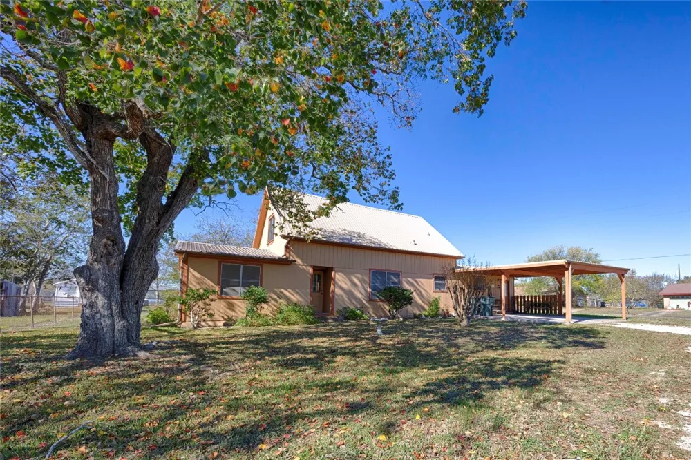 602 E Post Office Street Weimar, TX 78962