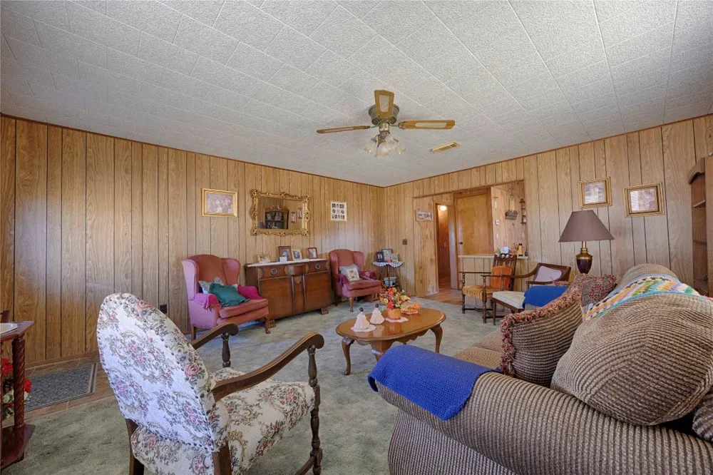 602 E Post Office Street Weimar, TX 78962
