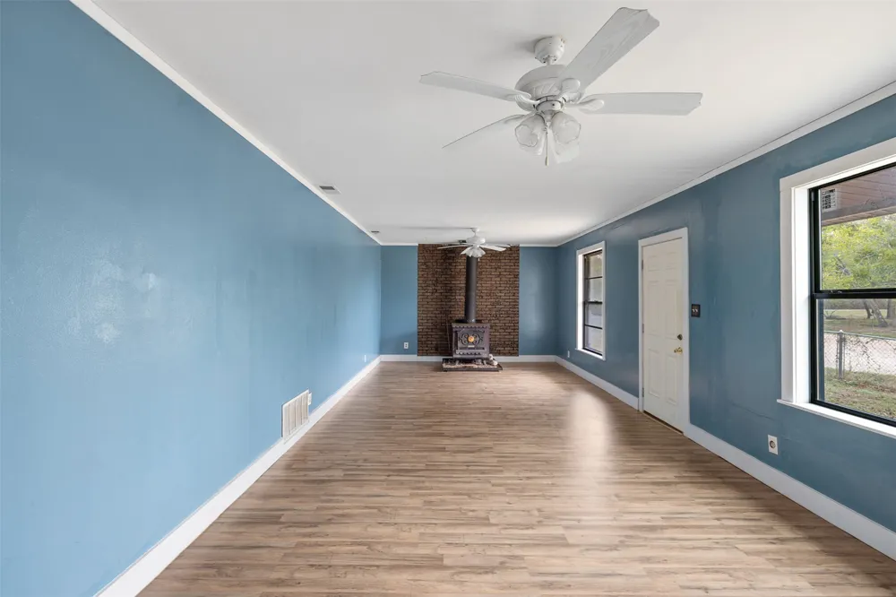 148 E Boundary Street Giddings, TX 78942