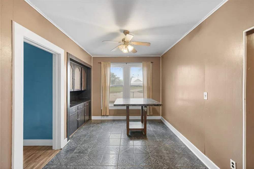 148 E Boundary Street Giddings, TX 78942