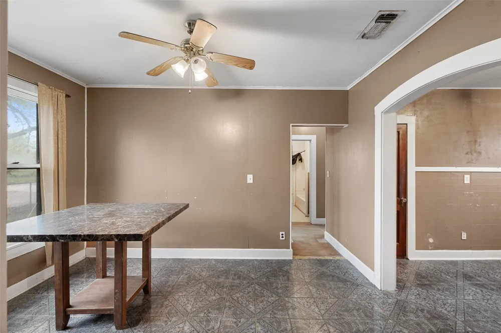 148 E Boundary Street Giddings, TX 78942
