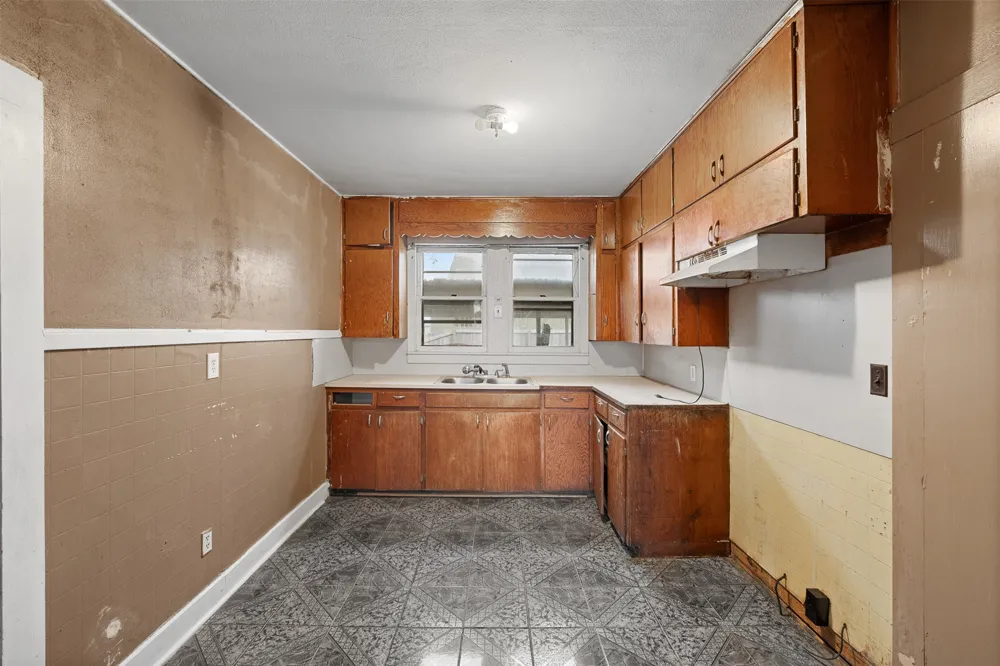 148 E Boundary Street Giddings, TX 78942