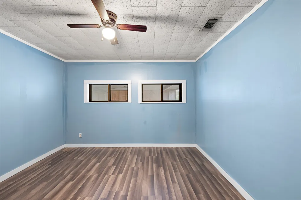 148 E Boundary Street Giddings, TX 78942