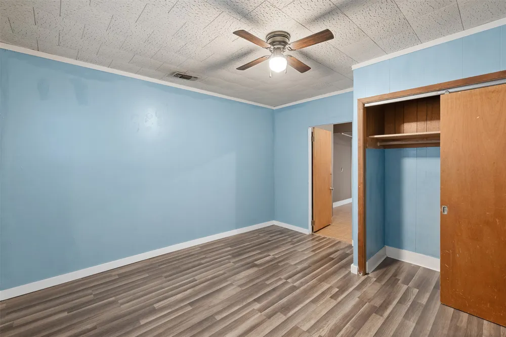 148 E Boundary Street Giddings, TX 78942