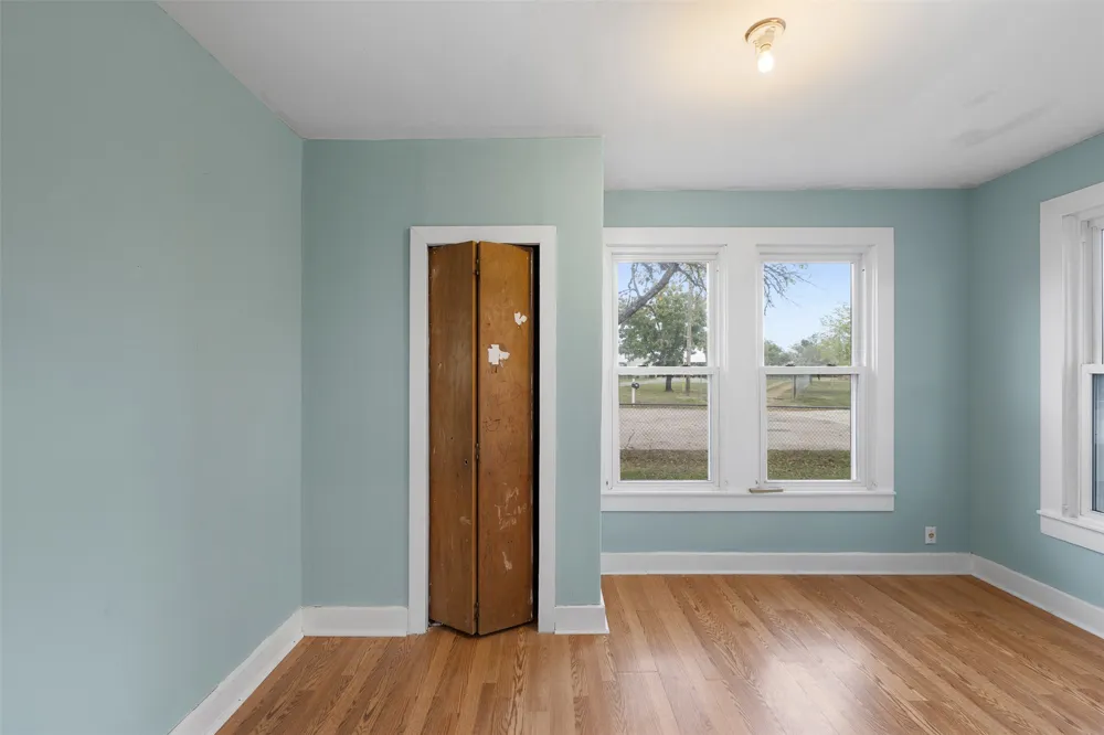 148 E Boundary Street Giddings, TX 78942