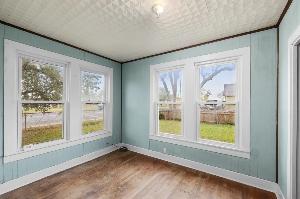 148 E Boundary Street Giddings, TX 78942