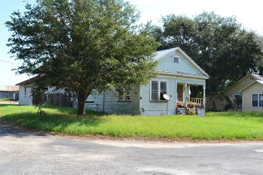 1053 Eilers Street Schulenburg, TX 78956