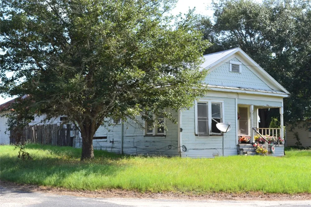 1053 Eilers Street Schulenburg, TX 78956