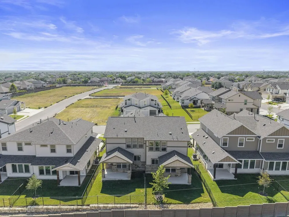 2208 Cornfield Drive Pflugerville, TX 78660