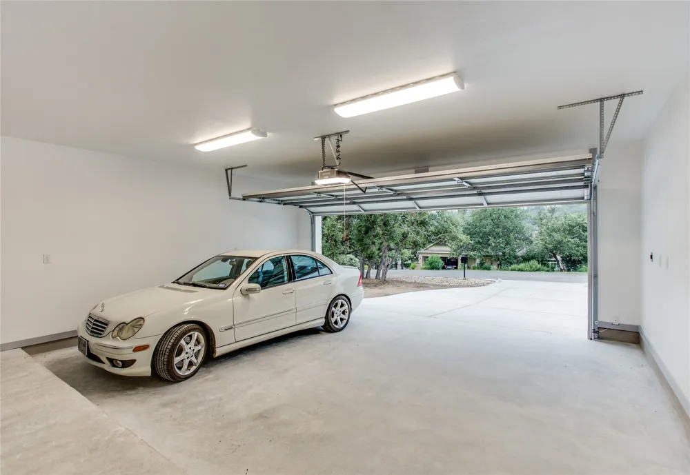 21907 Shotts Drive Spicewood, TX 78669