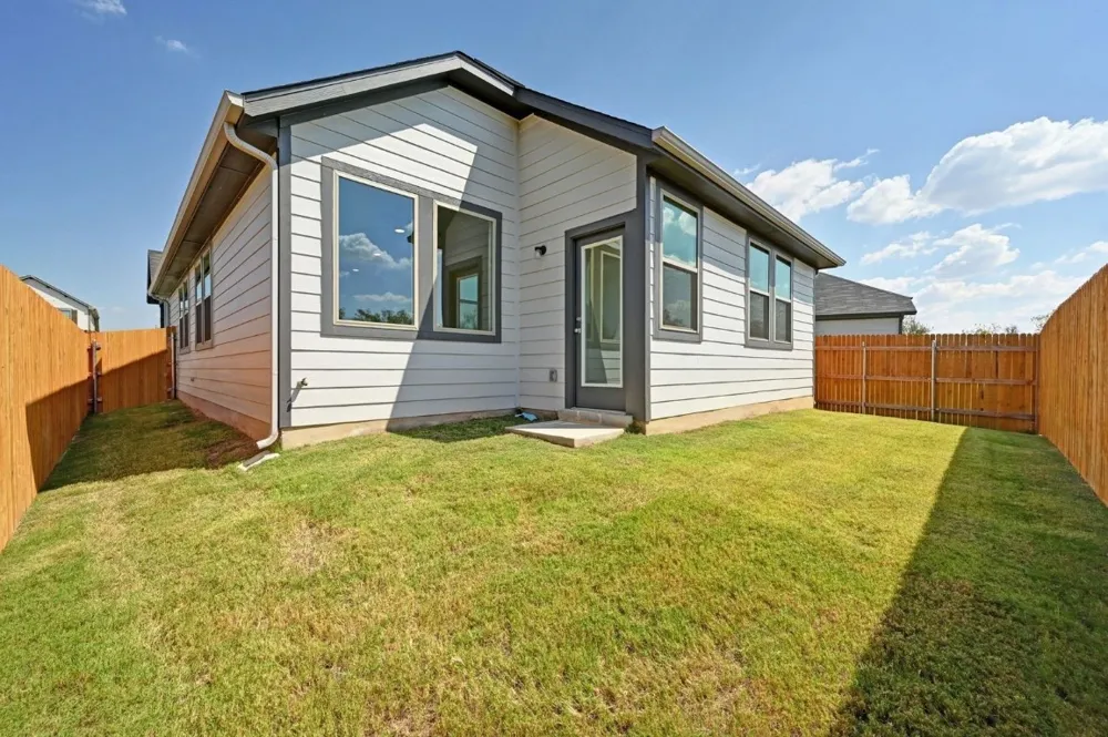 270 Bendecido Loop Elgin, TX 78621