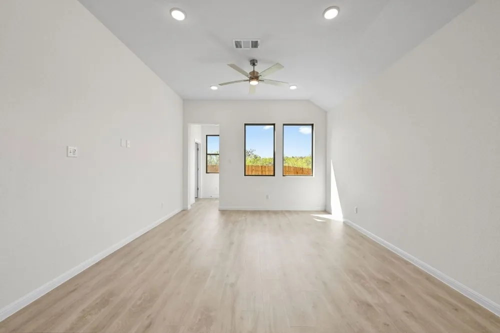 270 Bendecido Loop Elgin, TX 78621