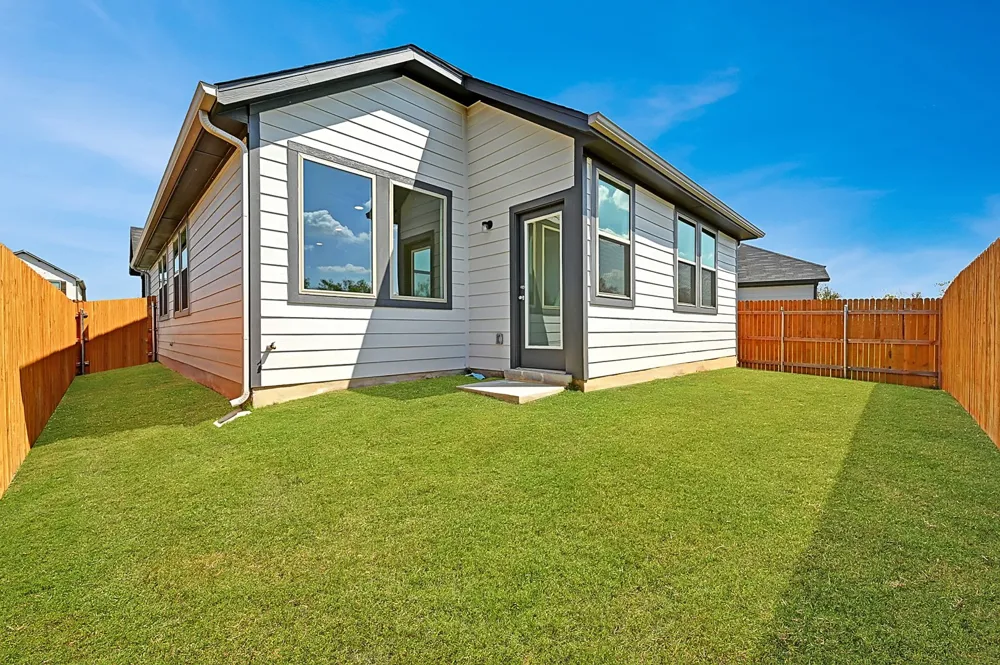 270 Bendecido Loop Elgin, TX 78621