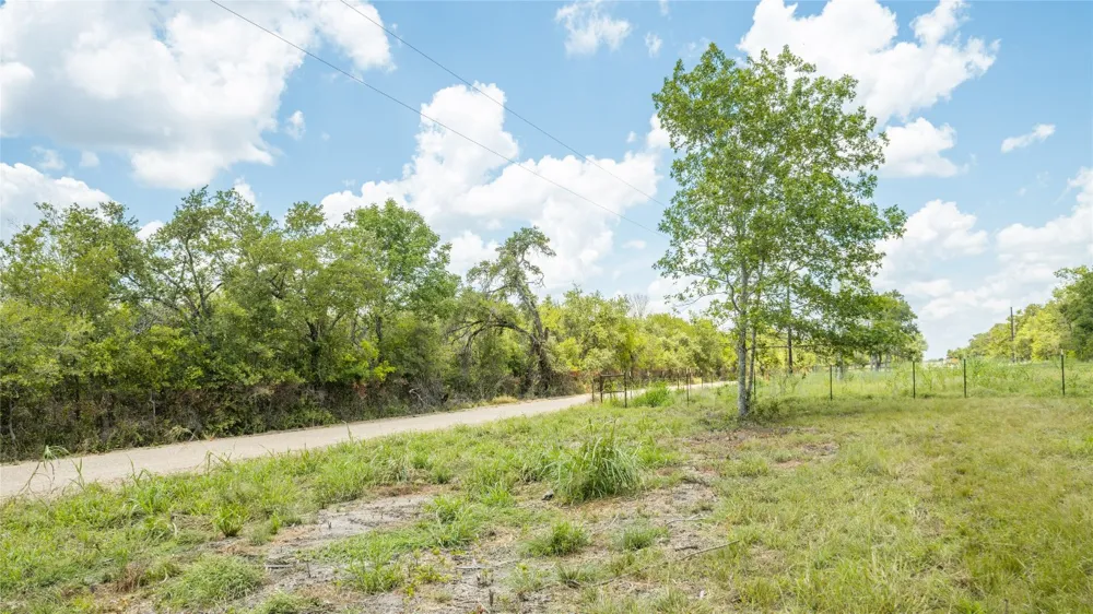 418 County Road 405 Buckholts, TX 76518