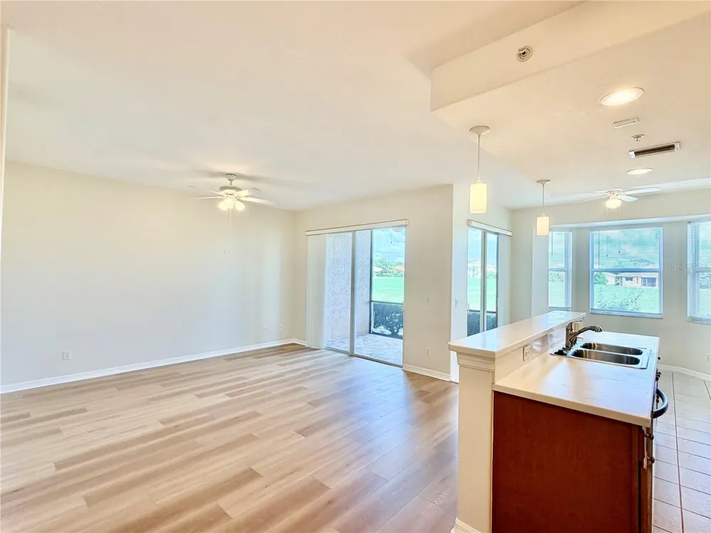 819 FAIRWAYCOVE LANE #102 Bradenton, FL 34212