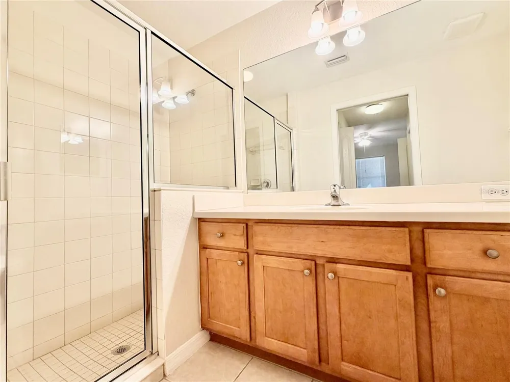 819 FAIRWAYCOVE LANE #102 Bradenton, FL 34212