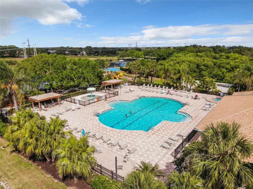 819 FAIRWAYCOVE LANE #102 Bradenton, FL 34212