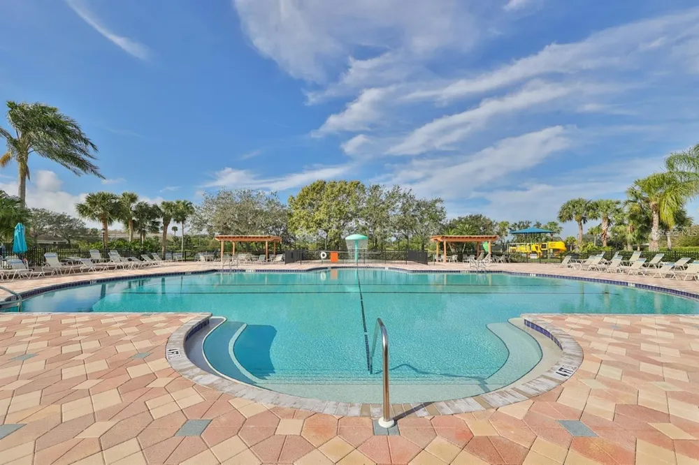 819 FAIRWAYCOVE LANE #102 Bradenton, FL 34212